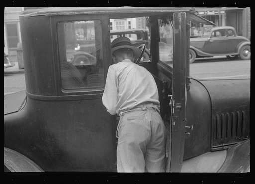 Getting crank out of car to get the motor started, Worthington, Ohio