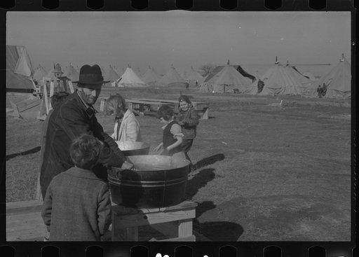 Facilities for washing in the camp for white flood refugees at Forrest City, Arkansas
