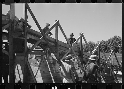 Untitled photo, possibly related to: Negro workers on Newport News Homesteads, Virginia