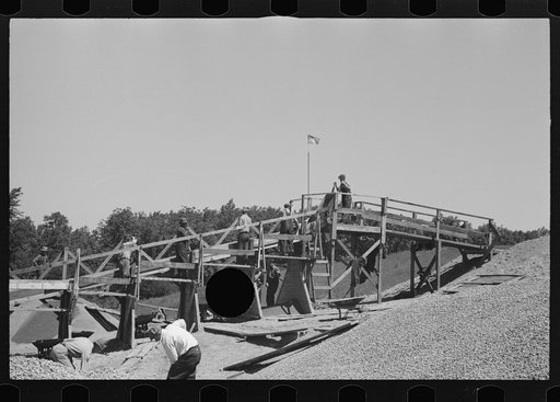 Untitled photo, possibly related to: Negro workers on Newport News Homesteads, Virginia