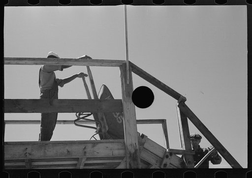 Untitled photo, possibly related to: Negro workers on Newport News Homesteads, Virginia
