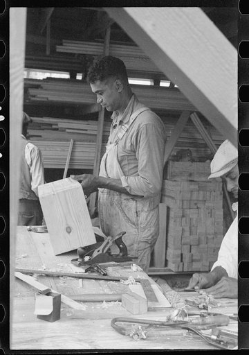 Untitled photo, possibly related to: Negro workers on Newport News Homesteads, Virginia