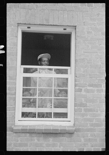 Untitled photo, possibly related to: Negro workers on Newport News Homesteads, Virginia