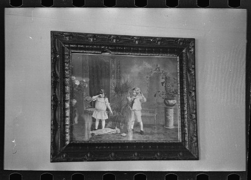 Decoration in John Lender's farmhouse near Marseilles, Illinois