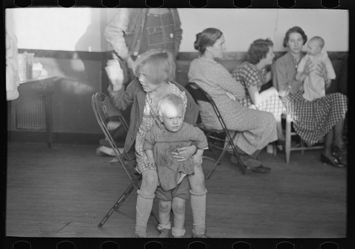Untitled photo, possibly related to: Refugees from the flood in a schoolhouse at Sikeston, Missouri