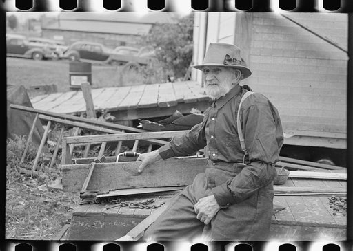 Old resident of Winton, Minnesota, used to be a lumberjack