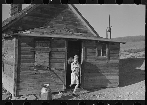 Williston (vicinity), North Dakota. Children of Floyd Peaches, farmer