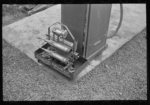 Lubricating equipment, Skyline Drive station, Virginia