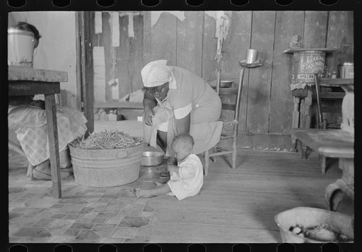 New Madrid County, Missouri. Tub of stringbeans in sharecropper's home