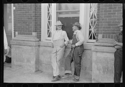 Farmers in front of bank building, Steele, Missouri