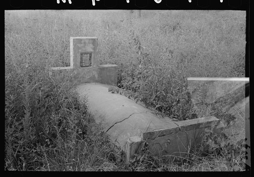 Old grave near Cruger, Mississippi