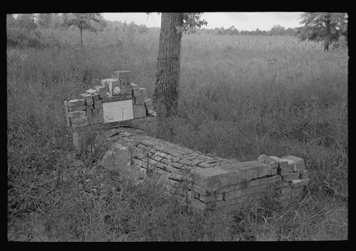 Old grave near Cruger, Mississippi