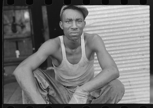 Negro worker at cotton gin, Lehi, Arkansas