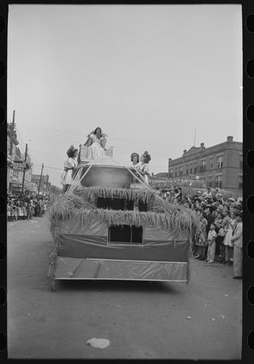 Float with large bowl of rice, National Rice Festival, Crowley, Louisiana