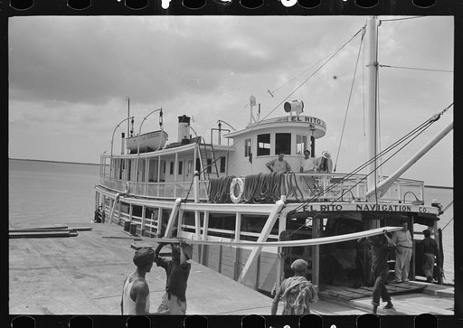 Unloading lumber from packet boat El Rito, Pilottown, Louisiana