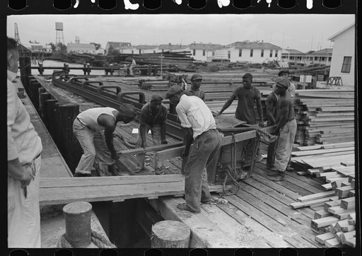 Negro stevedores loading stove on boat, Burwood, Louisiana