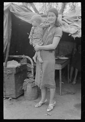 Untitled photo, possibly related to: Mother and child, white migrant workers, near Harlingen, Texas