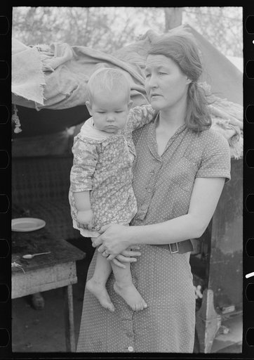 Migrant mother with child, near Harlingen, Texas