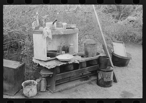 Untitled photo, possibly related to: Mother and child, white migrant workers, near Harlingen, Texas