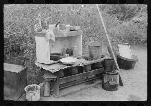 Untitled photo, possibly related to: Mother and child, white migrant workers, near Harlingen, Texas