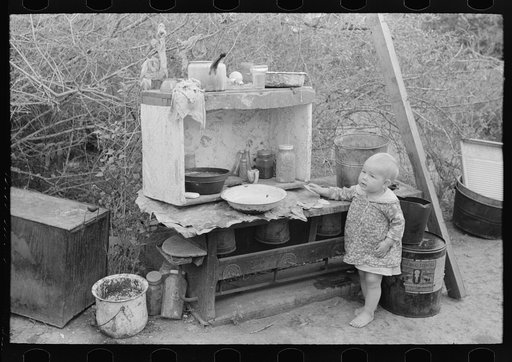 Untitled photo, possibly related to: Migrant mother with child, near Harlingen, Texas
