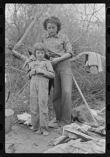 Children of white migrant family from Arizona near Harlingen, Texas