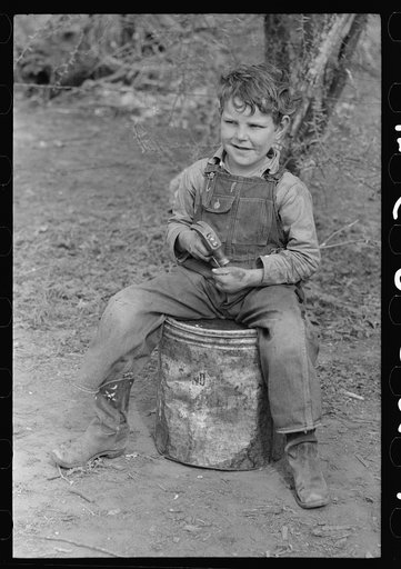 Child of white migrant worker near Harlingen, Texas