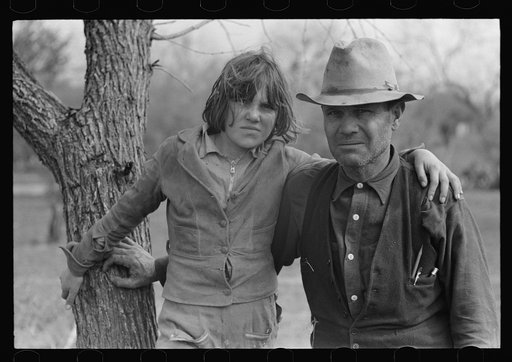 Migrant father and daughter near Harlingen, Texas