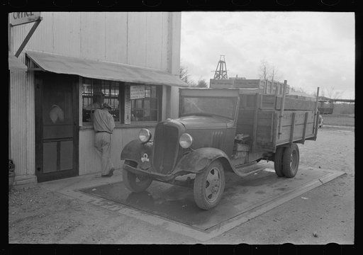 Crates of sweet potatoes being weighed at starch plant, Laurel, Mississippi