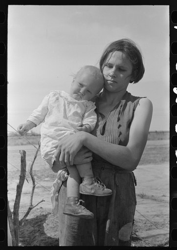 Migrant mother and child near Harlingen, Texas