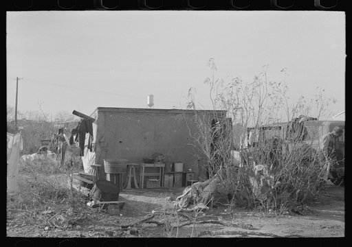 Migrants camped in mesquite near Edinburg, Texas