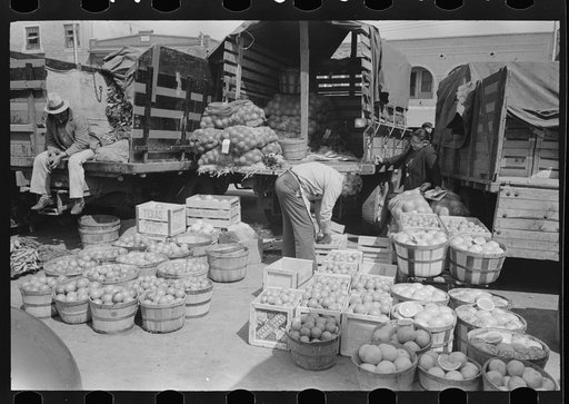 Citrus fruit displayed in fruit and vegetable market, San Antonio, Texas
