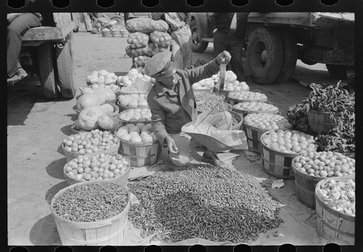 Weighing vegetables in fruit and vegetable market, San Antonio, Texas