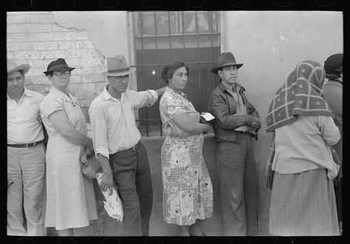 Relief line waiting for commodities, San Antonio, Texas