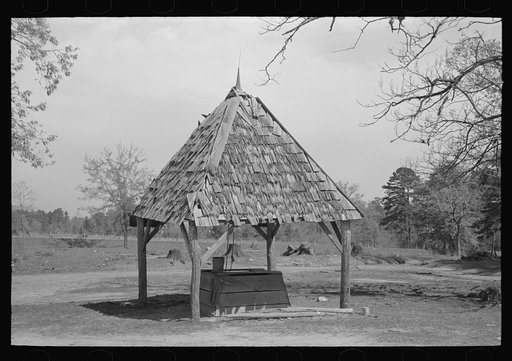 Covered well near Jefferson, Texas