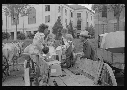 Farmer's family in town, Saturday afternoon, San Augustine, Texas