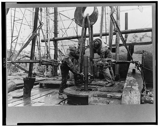 Pulling clamp of elevator in place to being up section of drill pipe, oil well, Kilgore, Texas