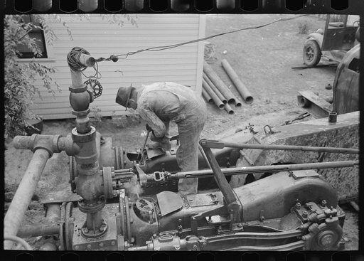 Working on steam drilling engine, oil well, Kilgore, Texas