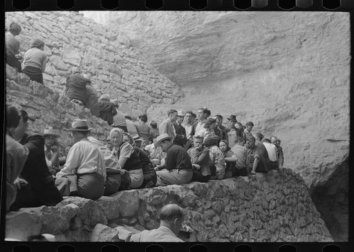 Tourists waiting to go into Carlsbad Caverns, New Mexico