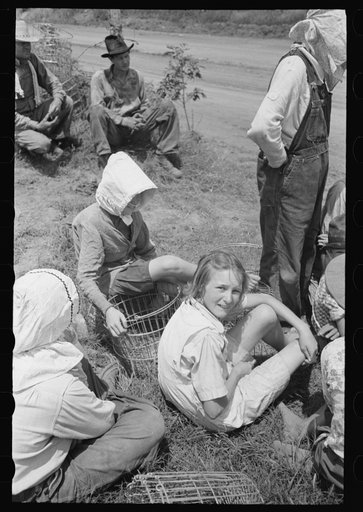 Spiro (vicinity), Oklahoma. Local agricultural day laborers, potato workers, after a day's work