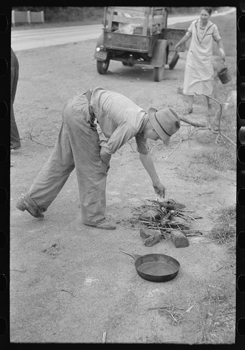 Untitled photo, possibly related to: Campfires along the roadside are very easily started by using some of the kerosene in the kerosene lamp. Migrant family encamped near Henrietta [i.e., Henryetta,] Oklahoma