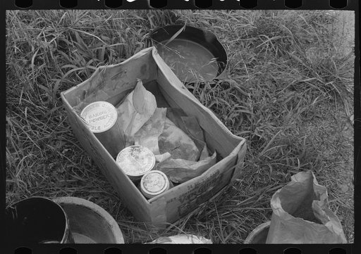 Untitled photo, possibly related to: Victuals and frying pan of migrant family along roadside near Henrietta [i.e., Henryetta,] Oklahoma