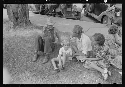 Farm people on lawn in front of courthouse, Saturday afternoon, Tahlequah, Oklahoma