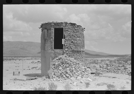 Abandoned edifice on U.S. 85 near Hatch, New Mexico