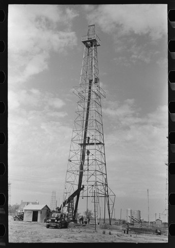 Oil derrick, Oklahoma City, Oklahoma. Workers are pulling out pipe