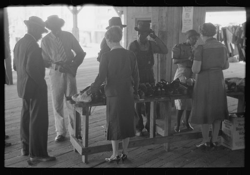Untitled photo, possibly related to: Selling apples, Jacksonville, Texas