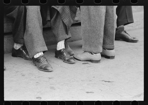 Feet of Negro youths, market square, Waco, Texas