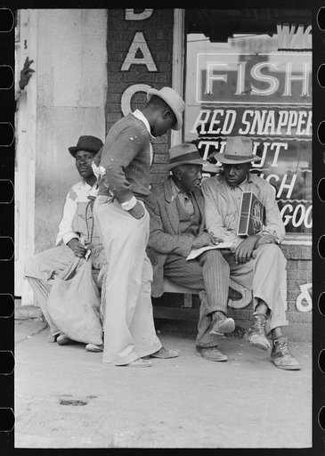 Negroes talking, market square, Waco, Texas