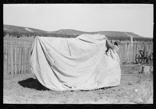 Faro Caudill putting up tent in which his family will live while dugout is being rebuilt nearer well. Pie Town, New Mexico