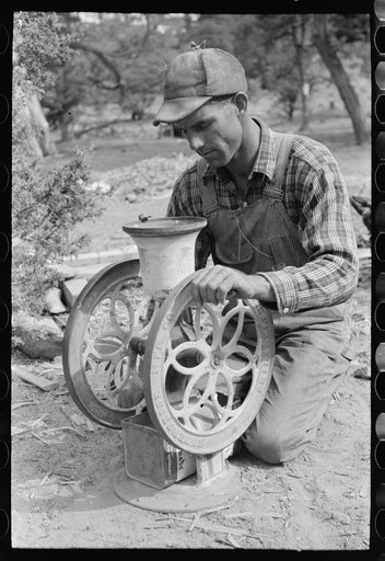 Jack Whinery grinding pinto beans for chicken feed, Pie Town, New Mexico